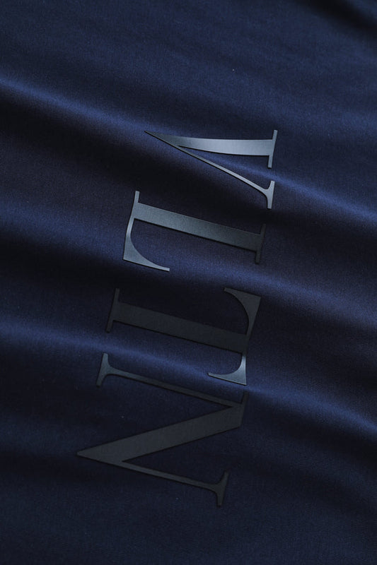 camiseta azul oscuro valentino