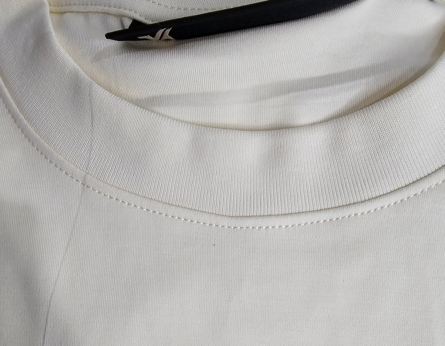 Camisa beige Urbana Y/OUT: Estilo y Comodidad Casual